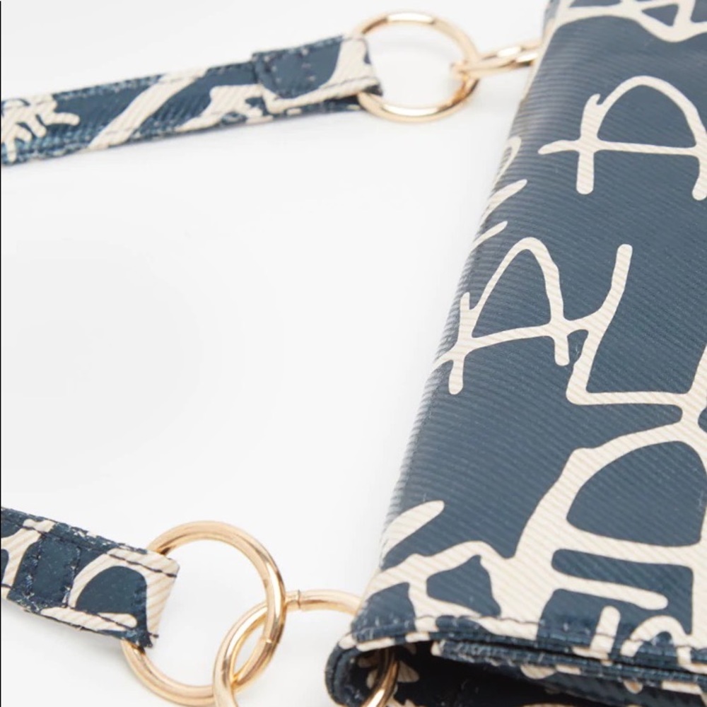 PrettyLittleThing Script Print Shoulder Bag/Purse - Picture 4 of 5